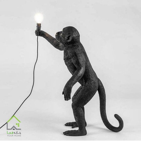 مجسمه میمون بازیگوش ایستاده